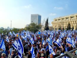 How does democracy in Israel work? Which side better represents democracy?